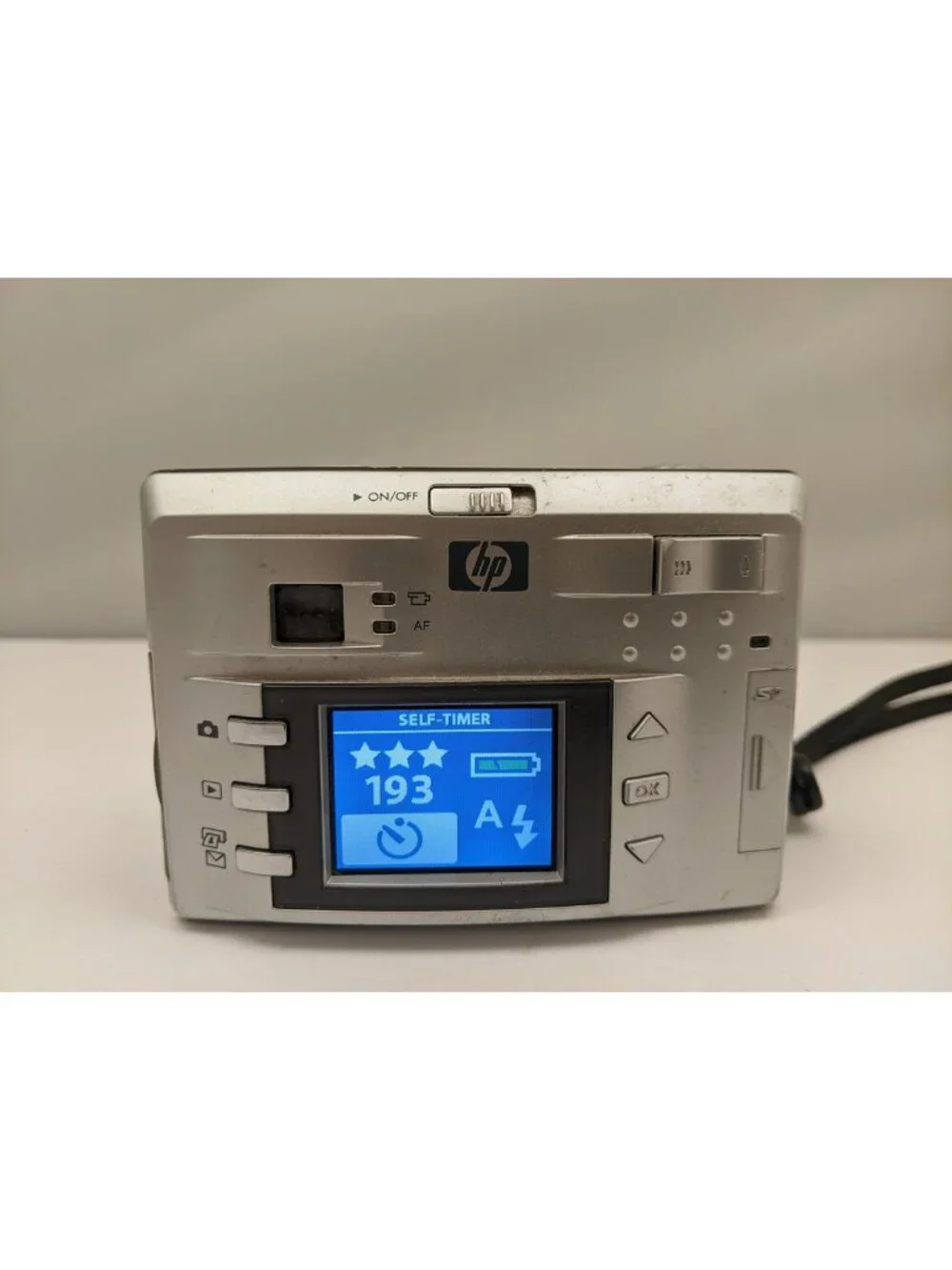 HP 735 PHOTOSMART Digital Camera w/ Wrist Strap | 3.2 MP | Silver | Q2210A USED